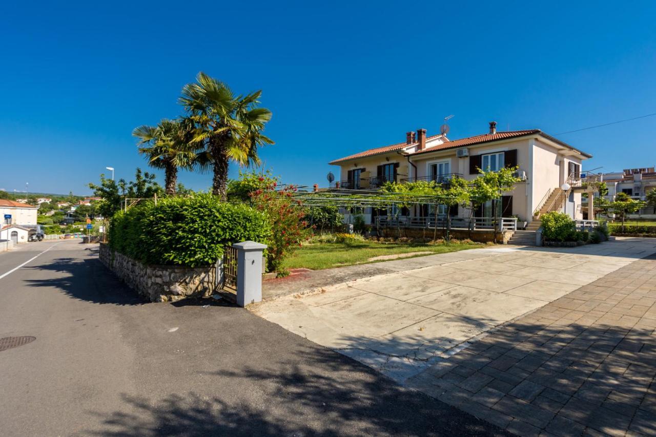 Apartments And Rooms Kod Keti Malinska Exterior foto